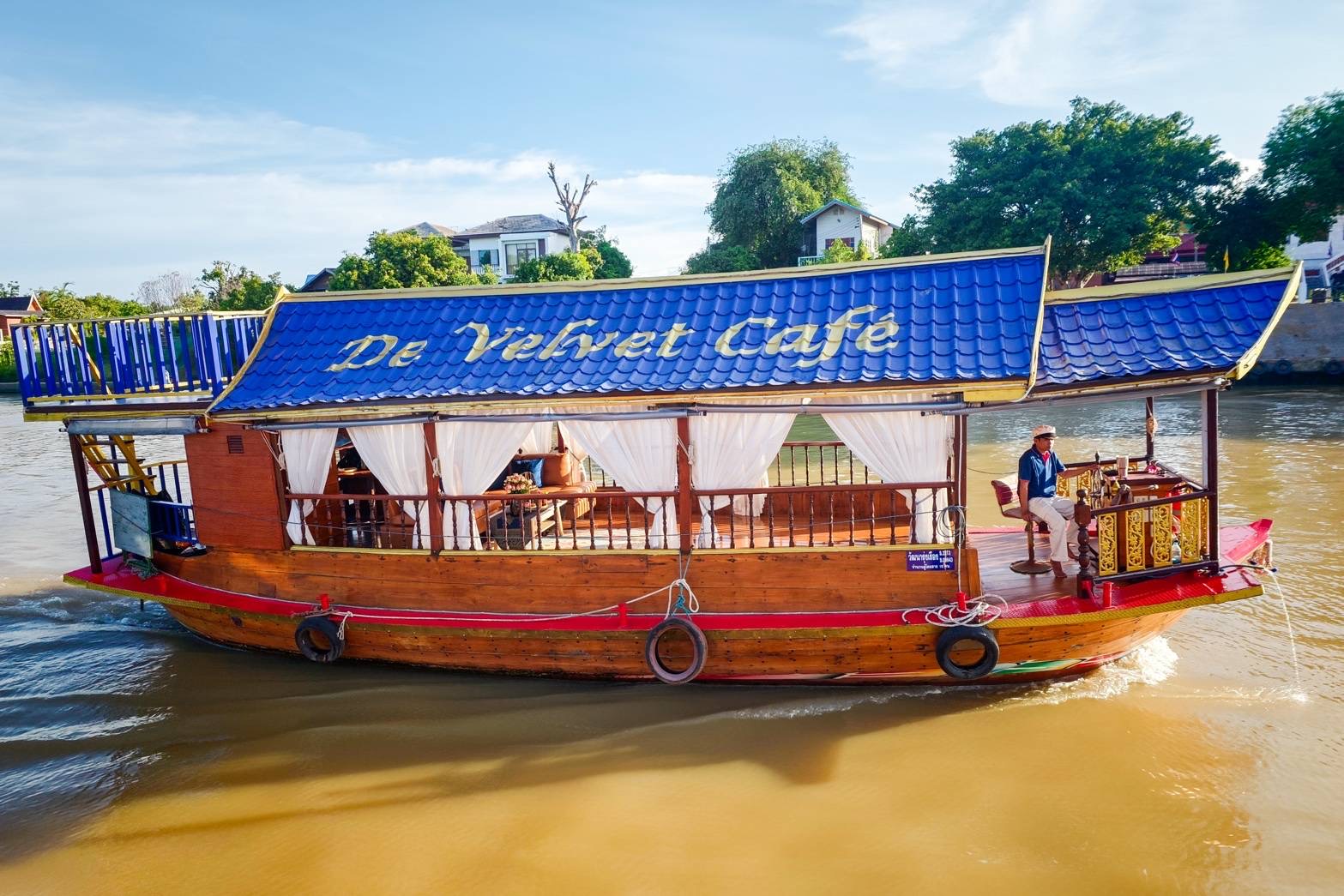 De Velvet Cafe boat on the river